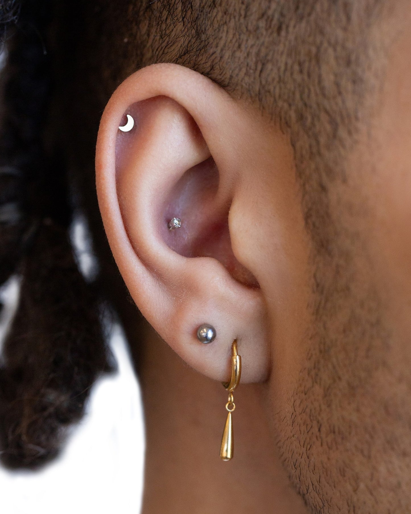 Crescent Moon Threadless Push in Flower Base Stud
- G23 Implant Grade Titanium