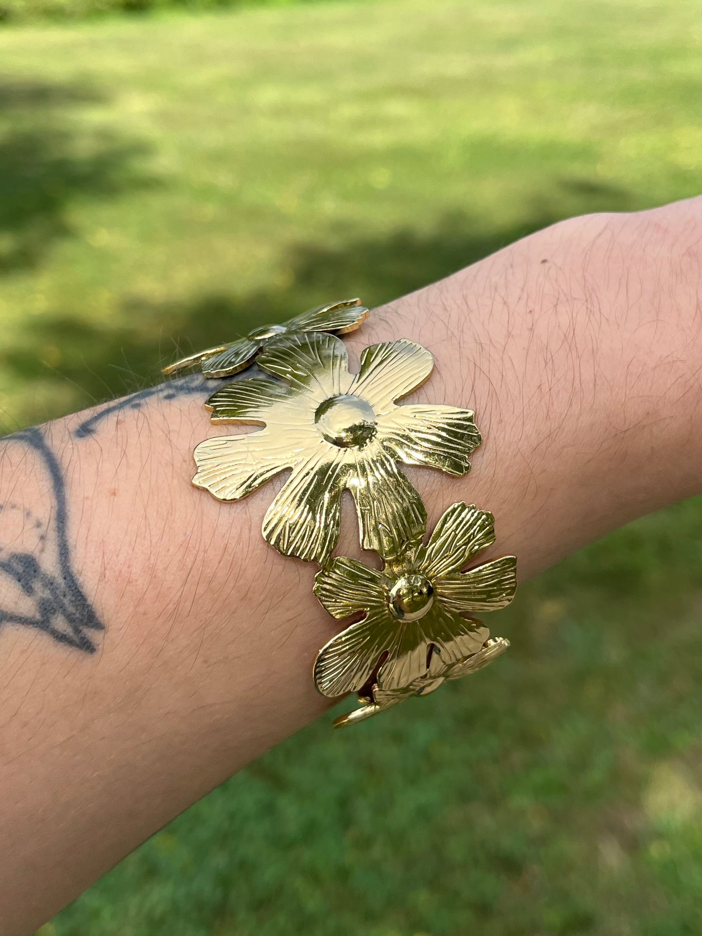 Flower Cuff Bracelet - Gold Plated Stainless Steel