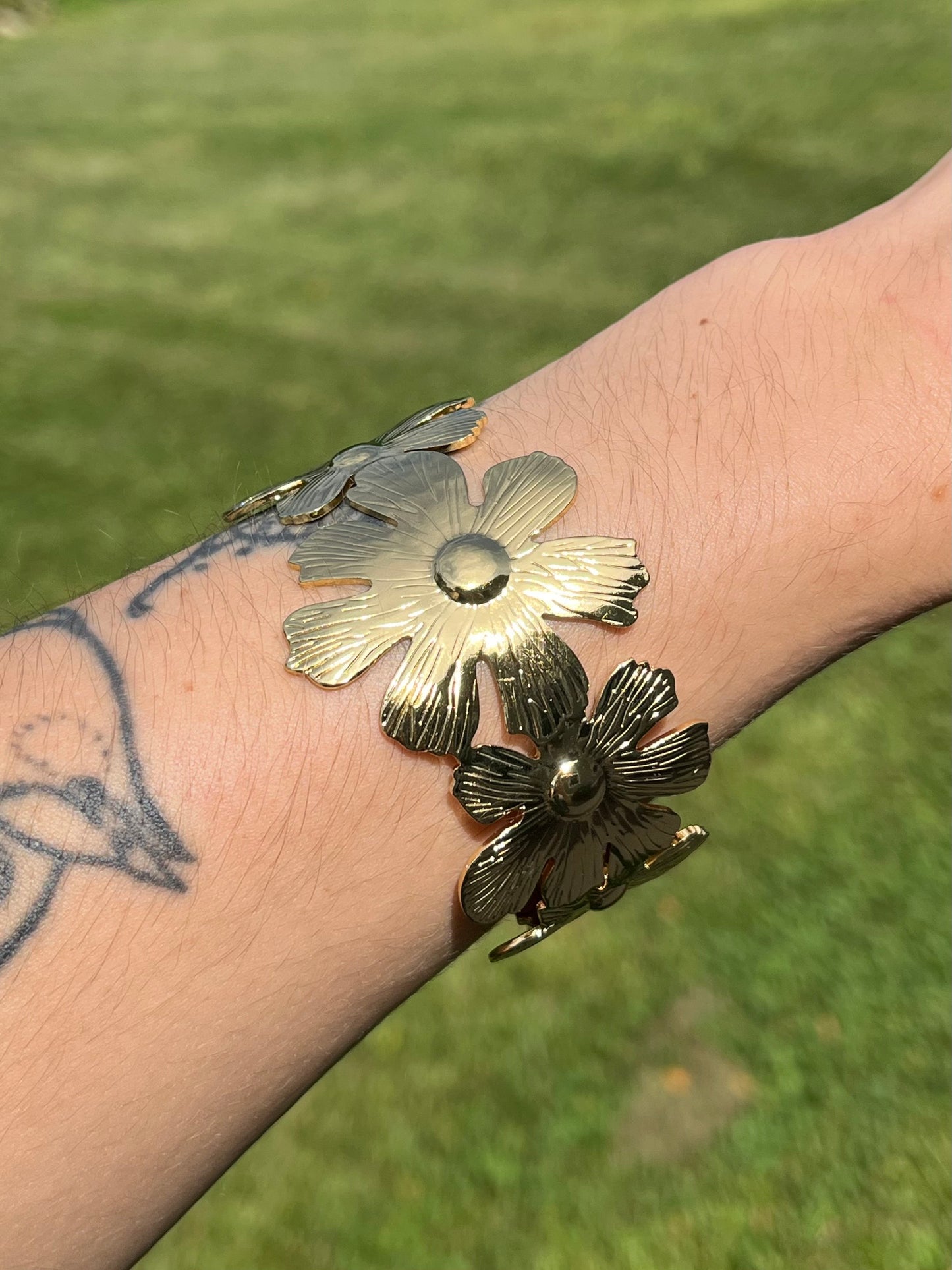 Flower Cuff Bracelet - Gold Plated Stainless Steel